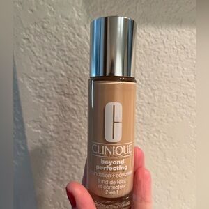 Clinique Beyond perfecting foundation 2 in 1